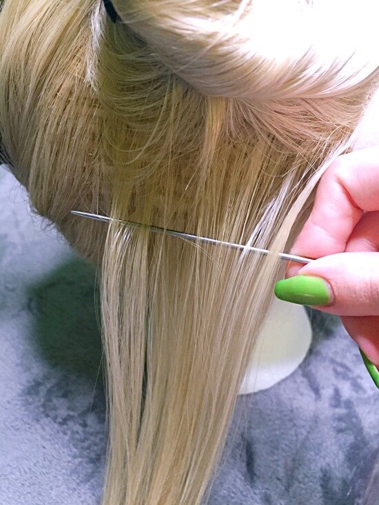 https://theaestheticedge.com/wp-content/uploads/2020/06/10-weaving-a-section-of-hair-to-highlight-at-home.jpg