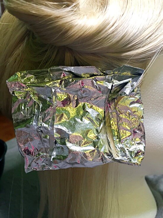 How to Highlight Hair at Home With Foils