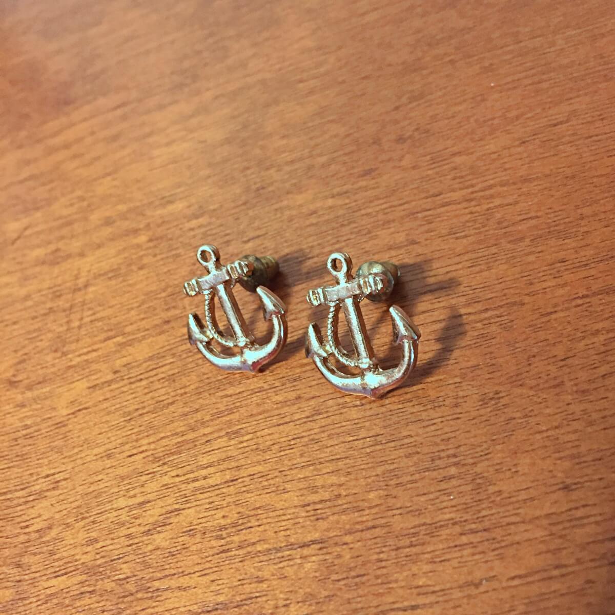 gold anchor stud earrings