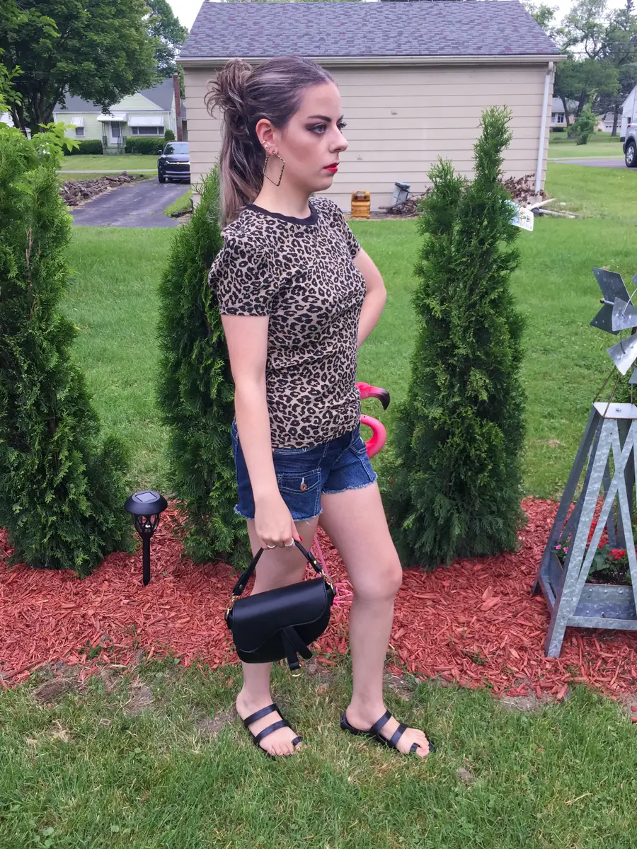 short sleeve ribbed leopard t shirt outfit