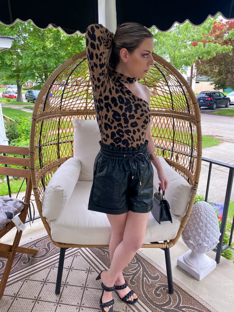 one sleeve leopard shirt outfit