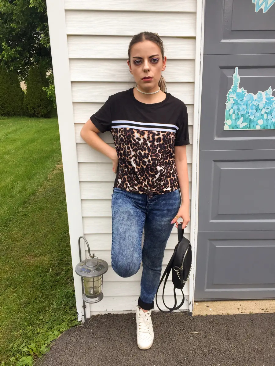 tie front sporty leopard tee outfit