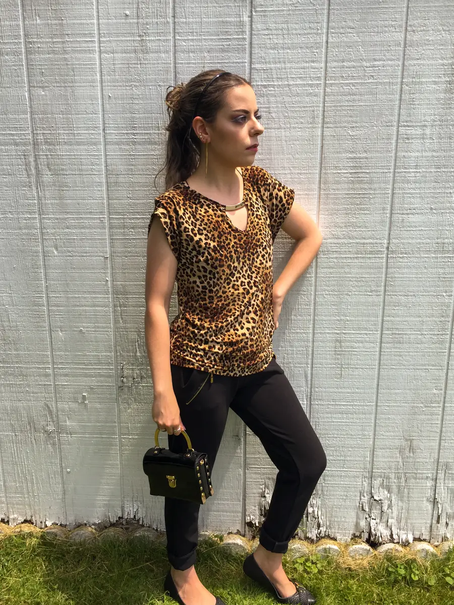short sleeve leopard blouse outfit