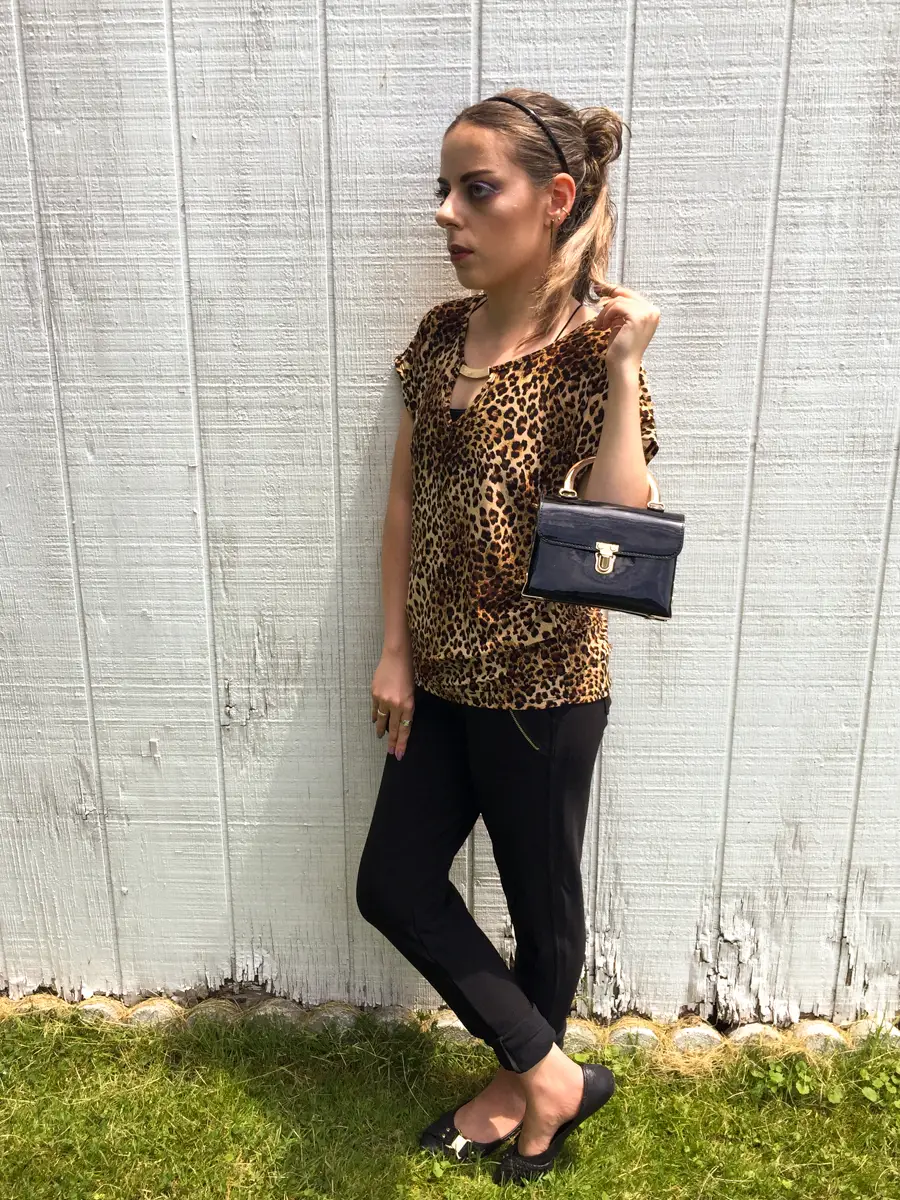 short sleeve leopard blouse outfit