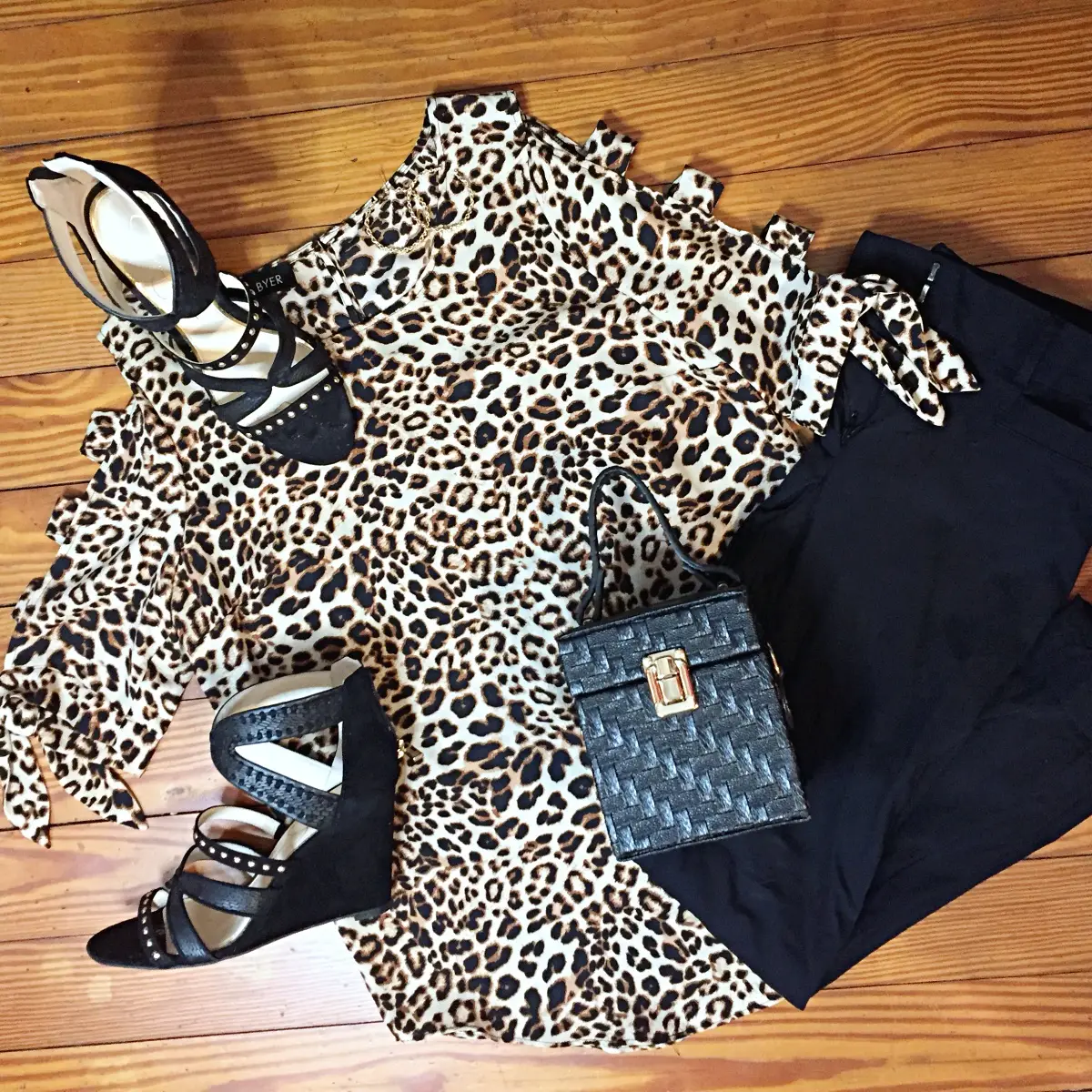 cutout sleeve leopard blouse outfit