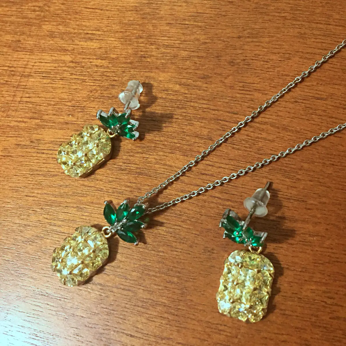 crystal pineapple earrings and necklace set