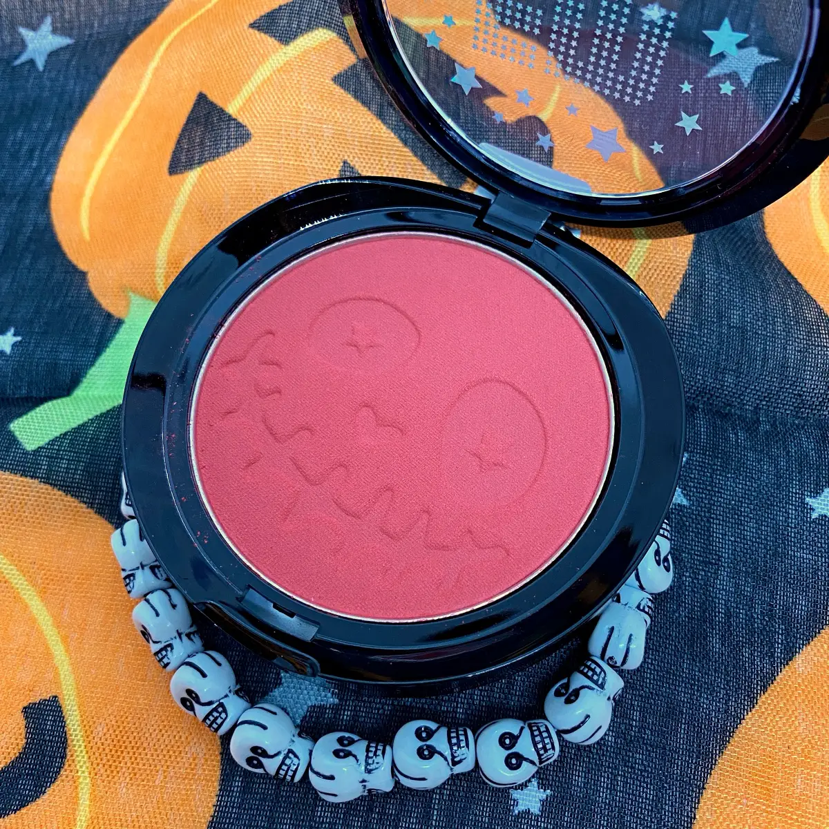 wet n wild Fantasy Makers Blush in Seeing Red
