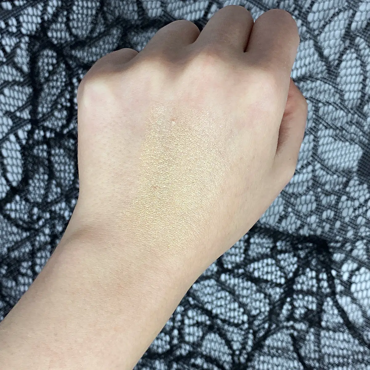 profusion rituals candlelight ritual frosted highlighter flare swatch