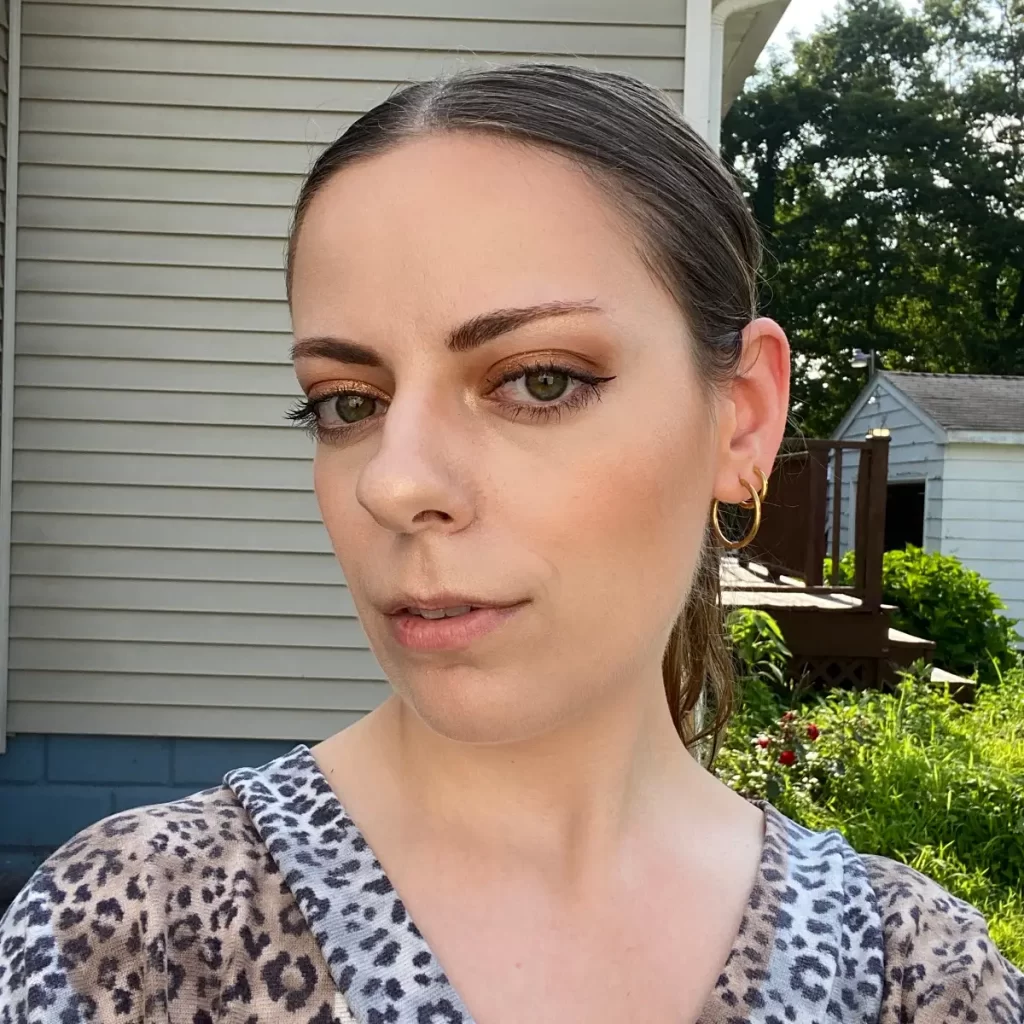 Friday] Foundation Wear-Test • Maybelline: Super Stay 24H Skin Tint +  Vitamin C (review in comments) : r/MakeupUncensored