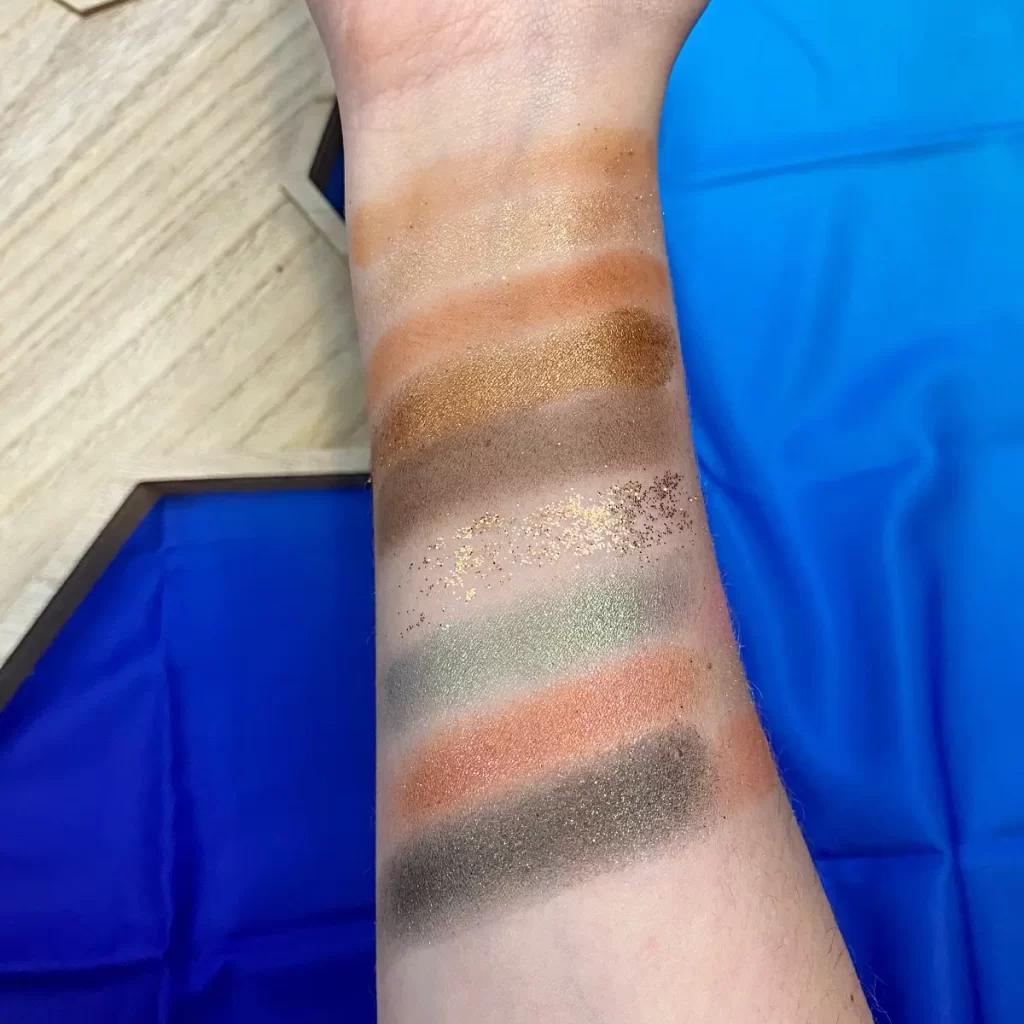 wet n wild Holiday Foxtrot Eye & Face Palette nutmeg paws swatches
