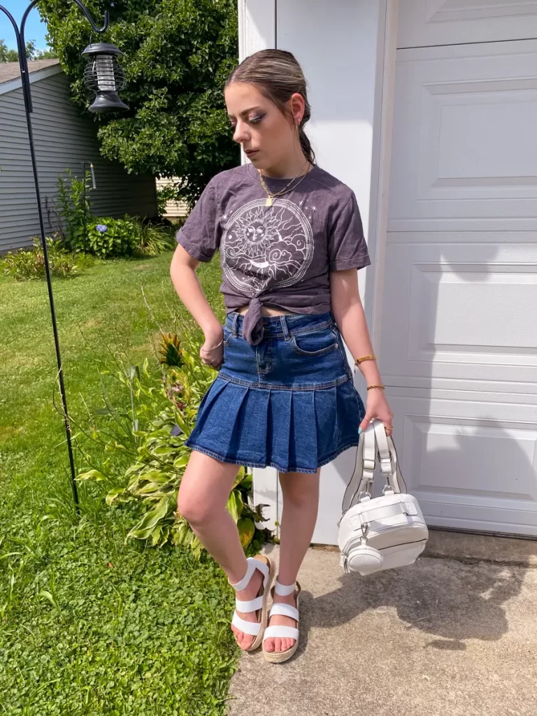 graphic tee denim skirt outfit idea