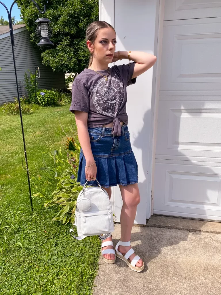graphic tee denim skirt outfit idea