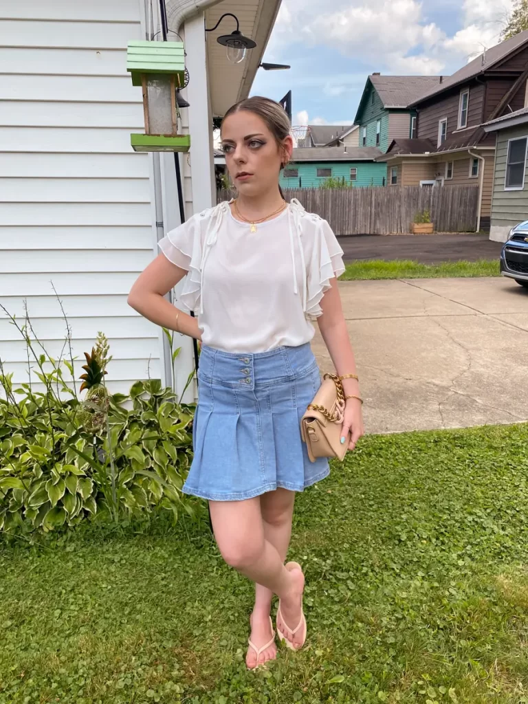 spring and summer denim skirt outfit idea