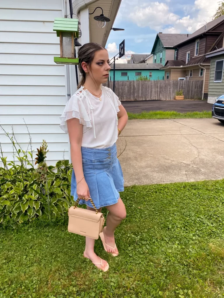 spring and summer denim skirt outfit idea