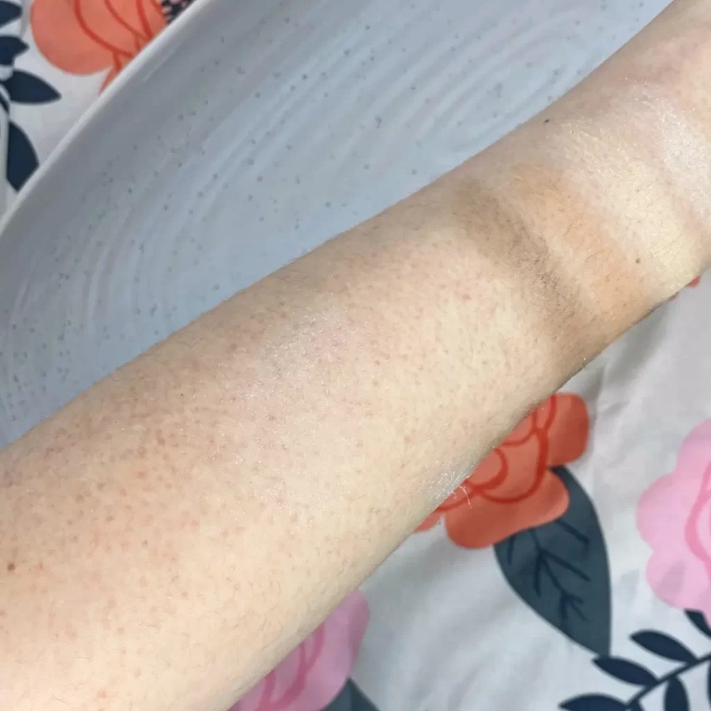 doll face Glowtime DuoChrome Dust in Blue Moon swatch