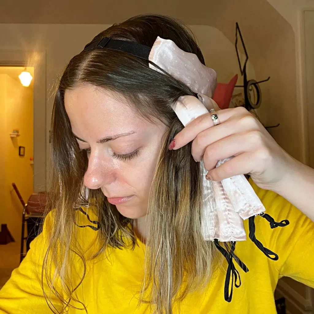 Take a section of hair and place it in the Octocurl