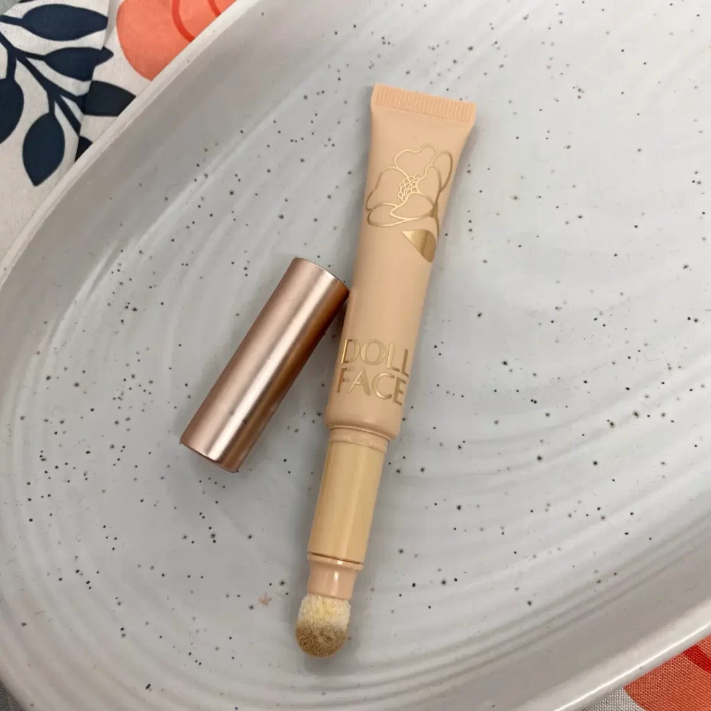 doll face Stretch It Out Creme Flex Concealer in Natural