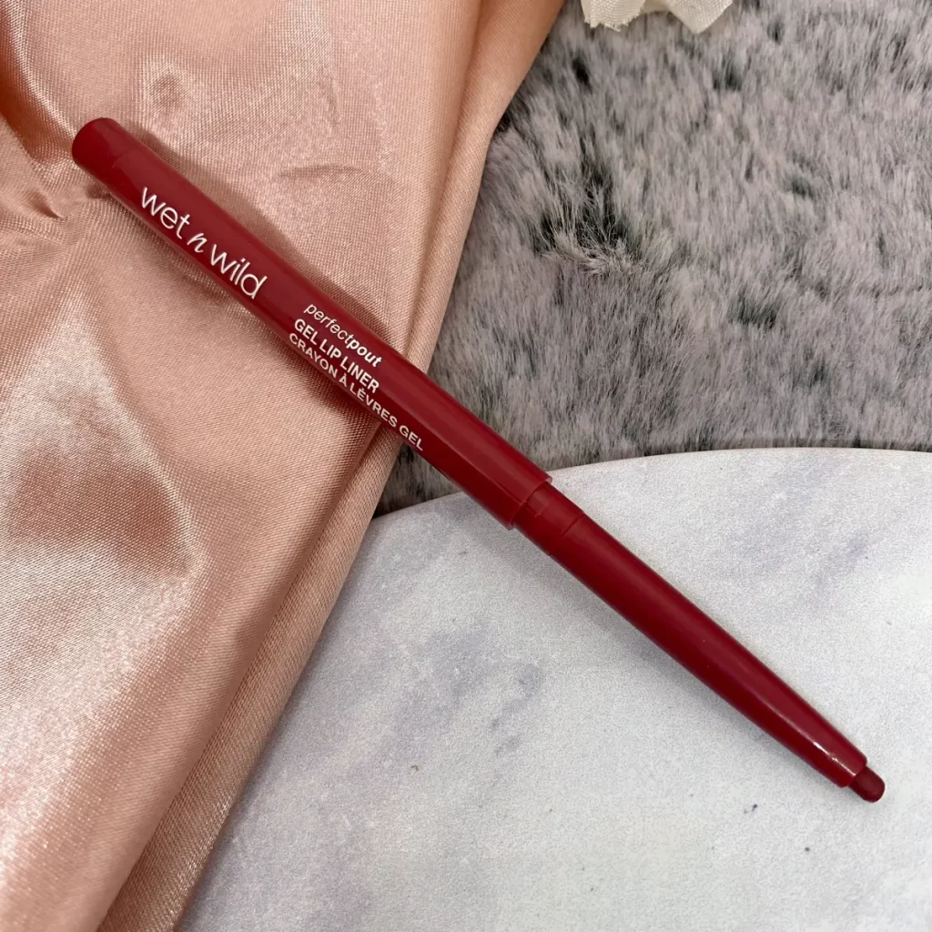 wet n wild perfectpout Gel Lip Liner currant mood