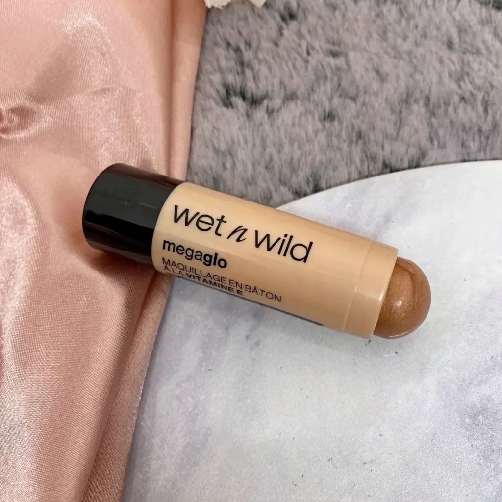 wet n wild megaglo Vitamin E Makeup Stick Highlight desert sands