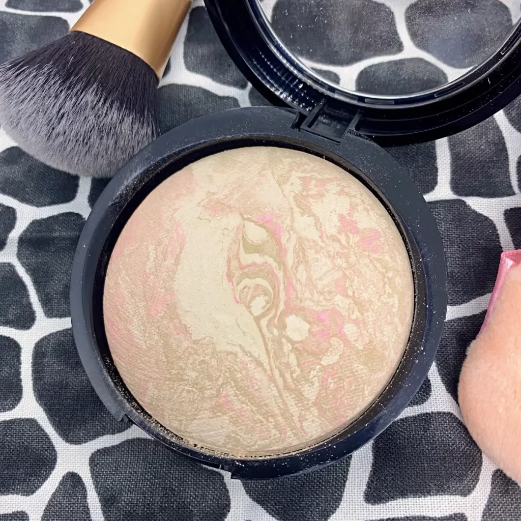 LAURA GELLER Baked Balance-n-Brighten Color Correcting Powder Foundation