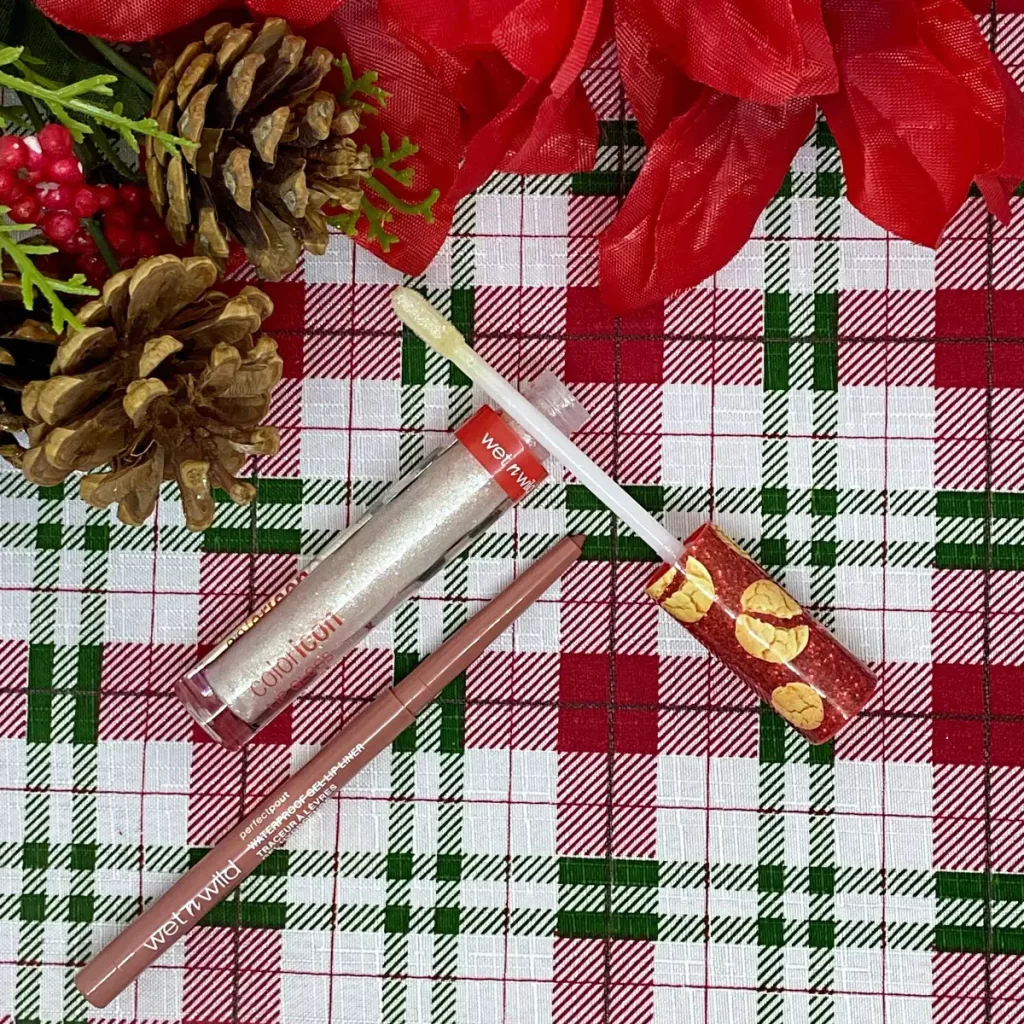 wet n wild holiday Lip Gloss & Lip Liner Set Lip Gloss in butterfly cutie and perfectpout gel lip liner in bare to comment