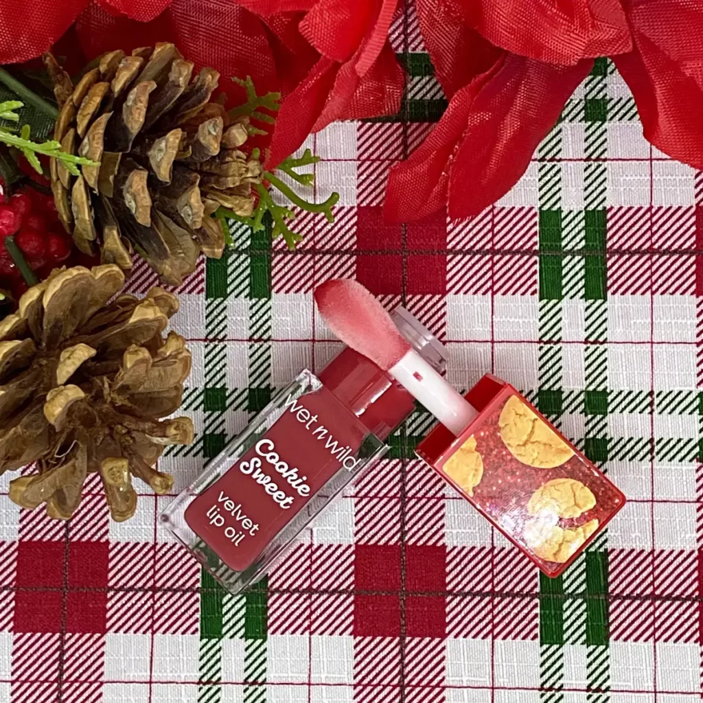 wet n wild holiday Holiday Lip Oil in Cookie Sweet