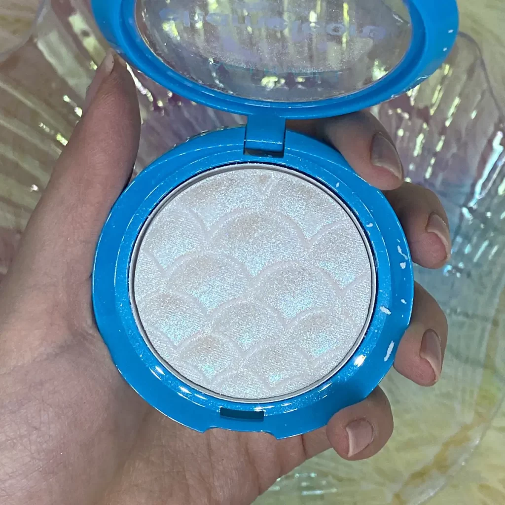 wet n wild Chameleon Chrome Highlighter venus swing