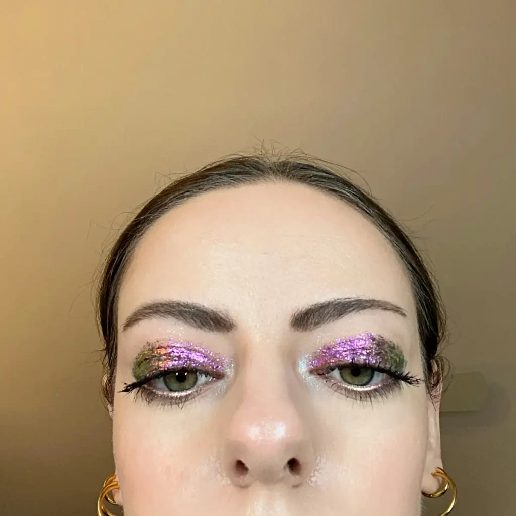 wearing wet n wild Chameleon Chrome Eyeshadow Foil in Matrix Moves