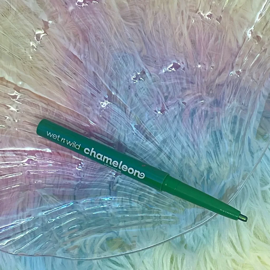 wet n wild Chameleon Chrome Eyeliner superstar suit